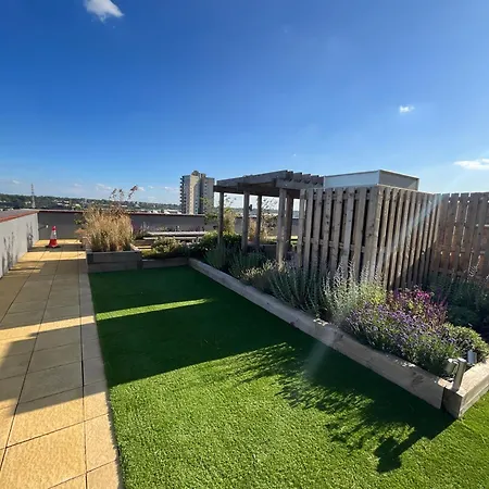 1Br Gem In Shared Apt Near O2 Arena & Excel With Patio, Private Bath, Free Parking & Garden